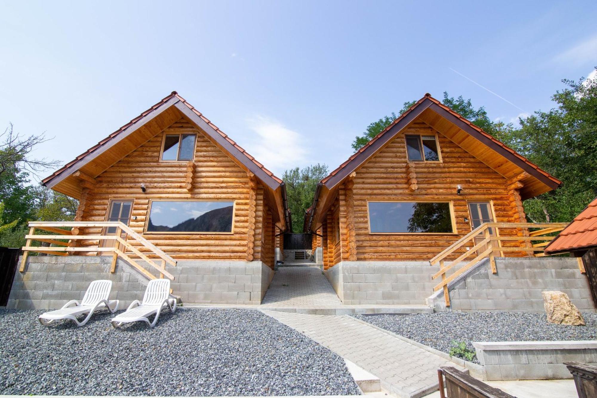 Long Rock Chalets Rimetea Exterior photo