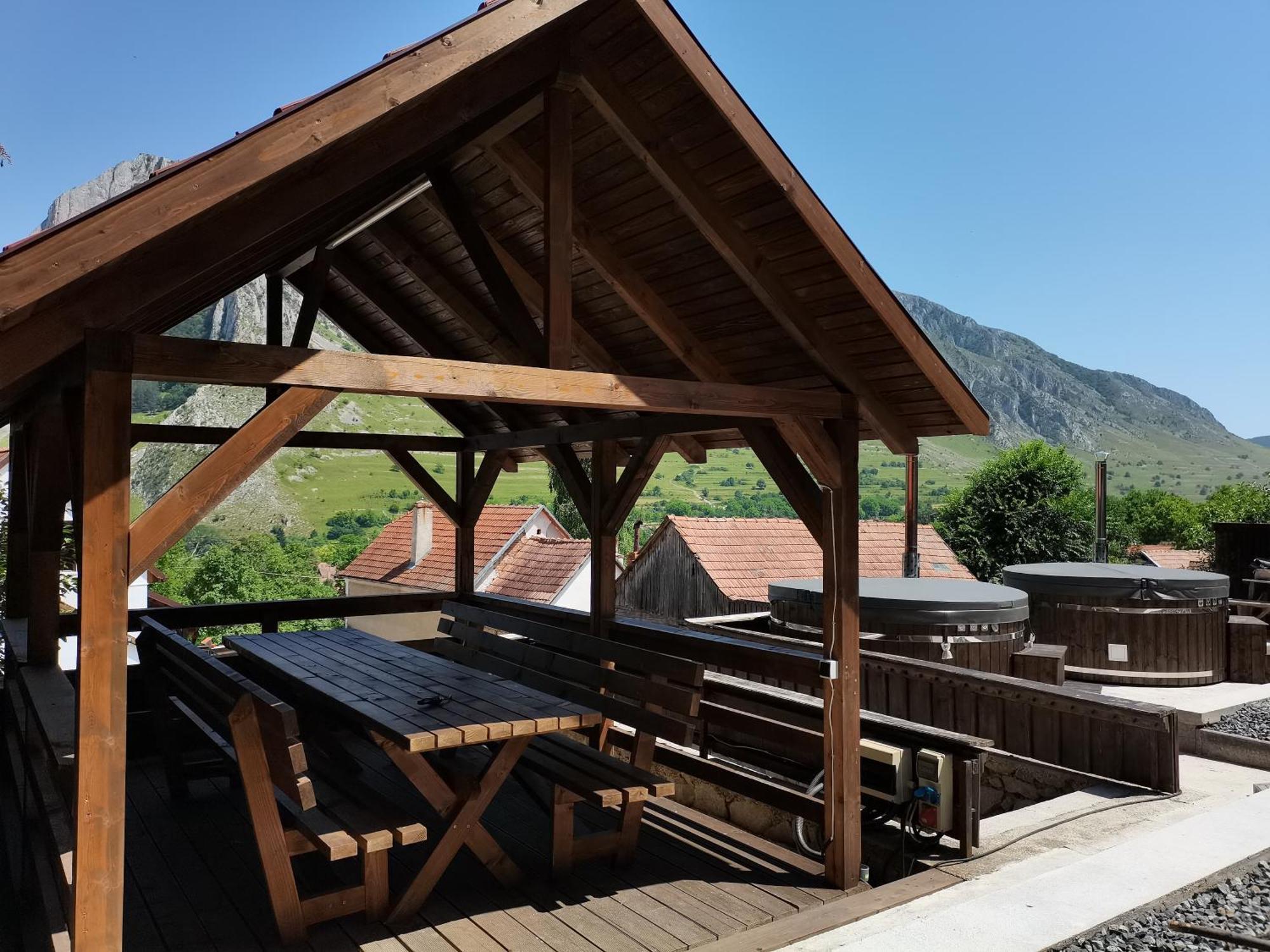 Long Rock Chalets Rimetea Exterior photo