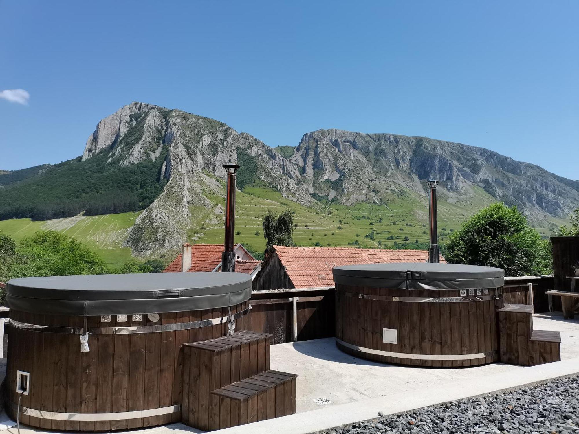 Long Rock Chalets Rimetea Exterior photo